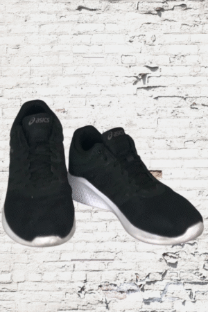 Oasics Sneakers - Comutora - Size 6