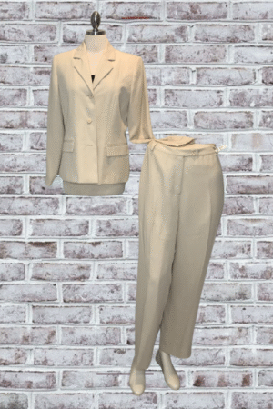 Uniform John Paul Richard - Petite - 2-PC. Pant Suit - Size 10
