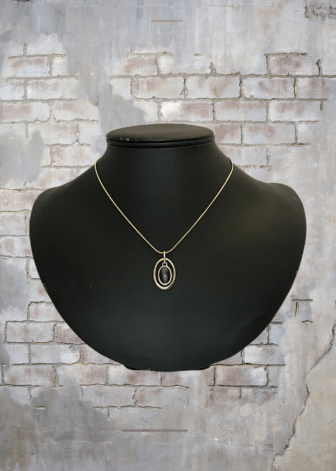 Fashion Jewelry 18" Oval Pendent Necklace