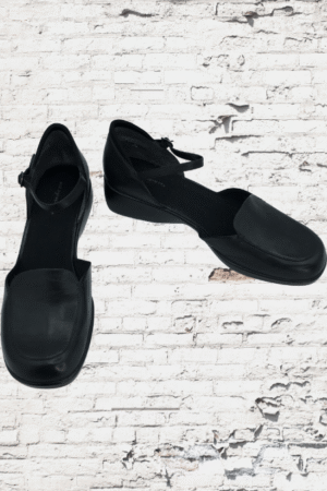 Easy Spirit Shoe - Size 11M