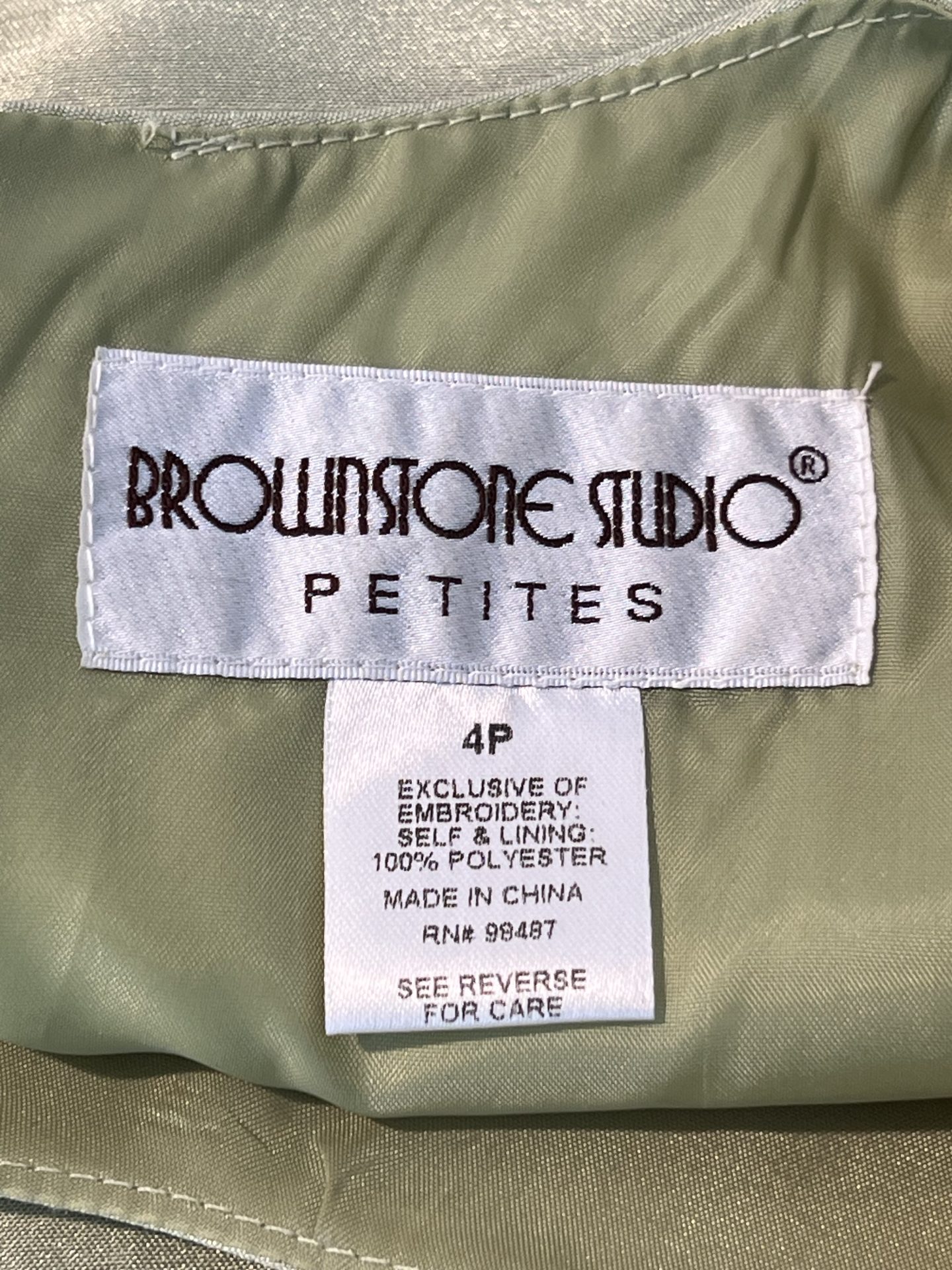 Brownstone Studio Dress Size 4-Petite - Image 4