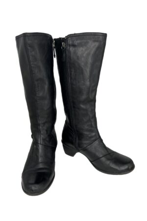 Clarks Boots Shoes Size 7.5M