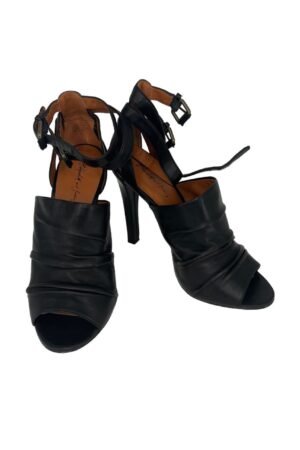 Elizabeth and James Shoes Size 7B