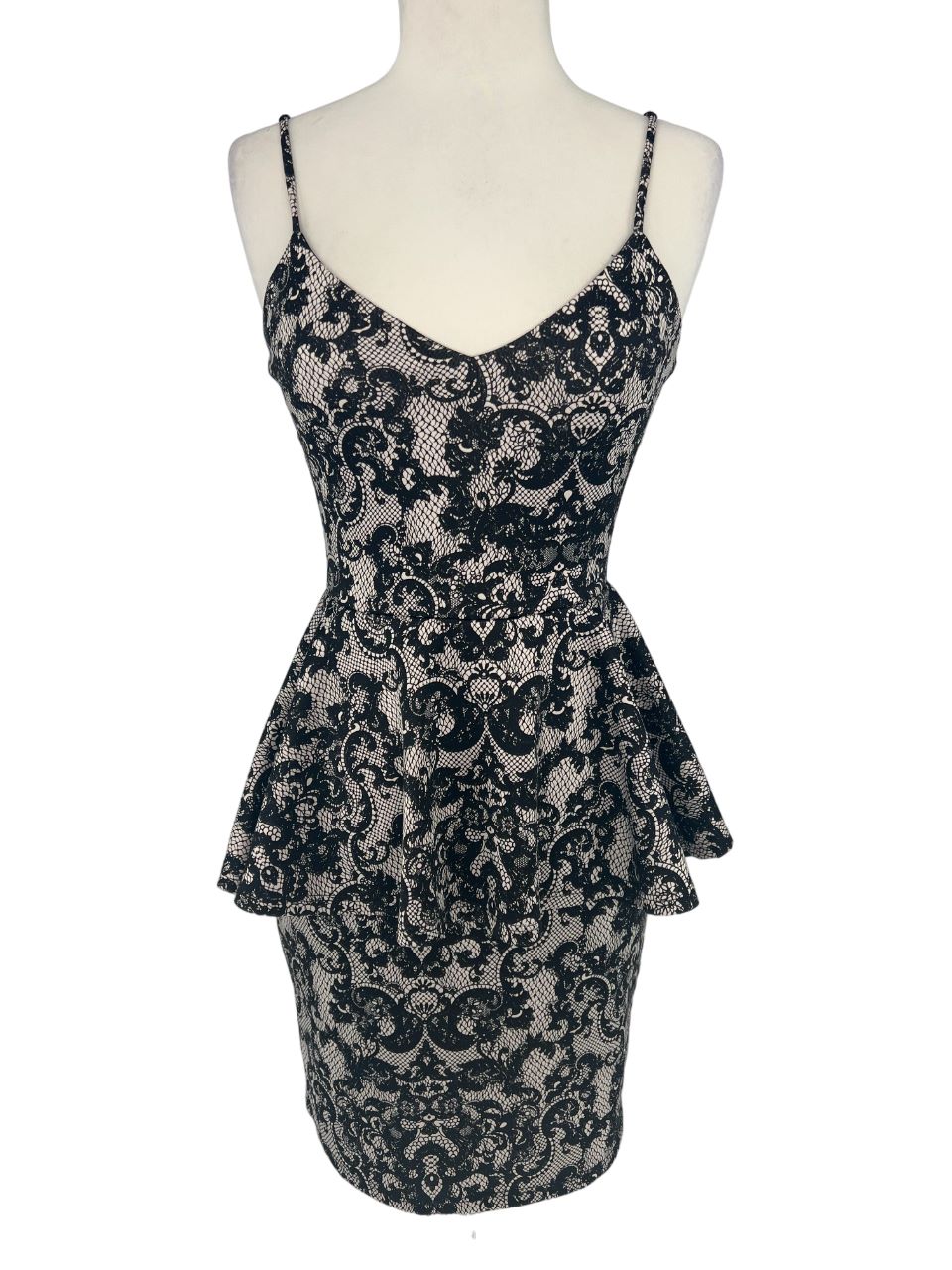 Annianna Cocktail Dress Size Medium