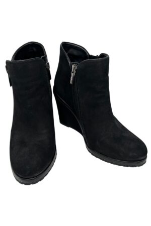Vince Camuto Booties Size 6.5M