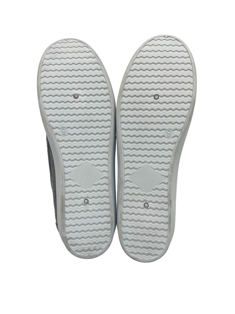 New Canvas Casuals Shoes Size 9 - Image 4
